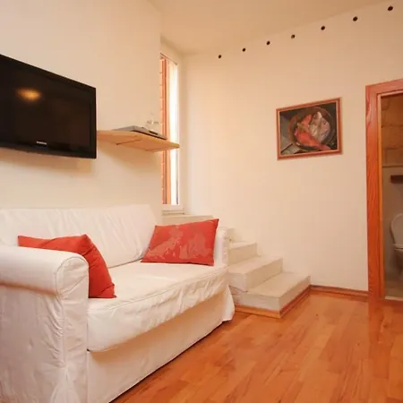 Studio Komiza 3035f * Vis
